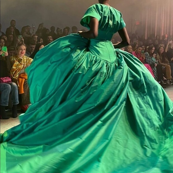 ISO Christopher John Rogers Green Silk High Waisted Skirt and Top 006 Collection - Picture 3 of 3